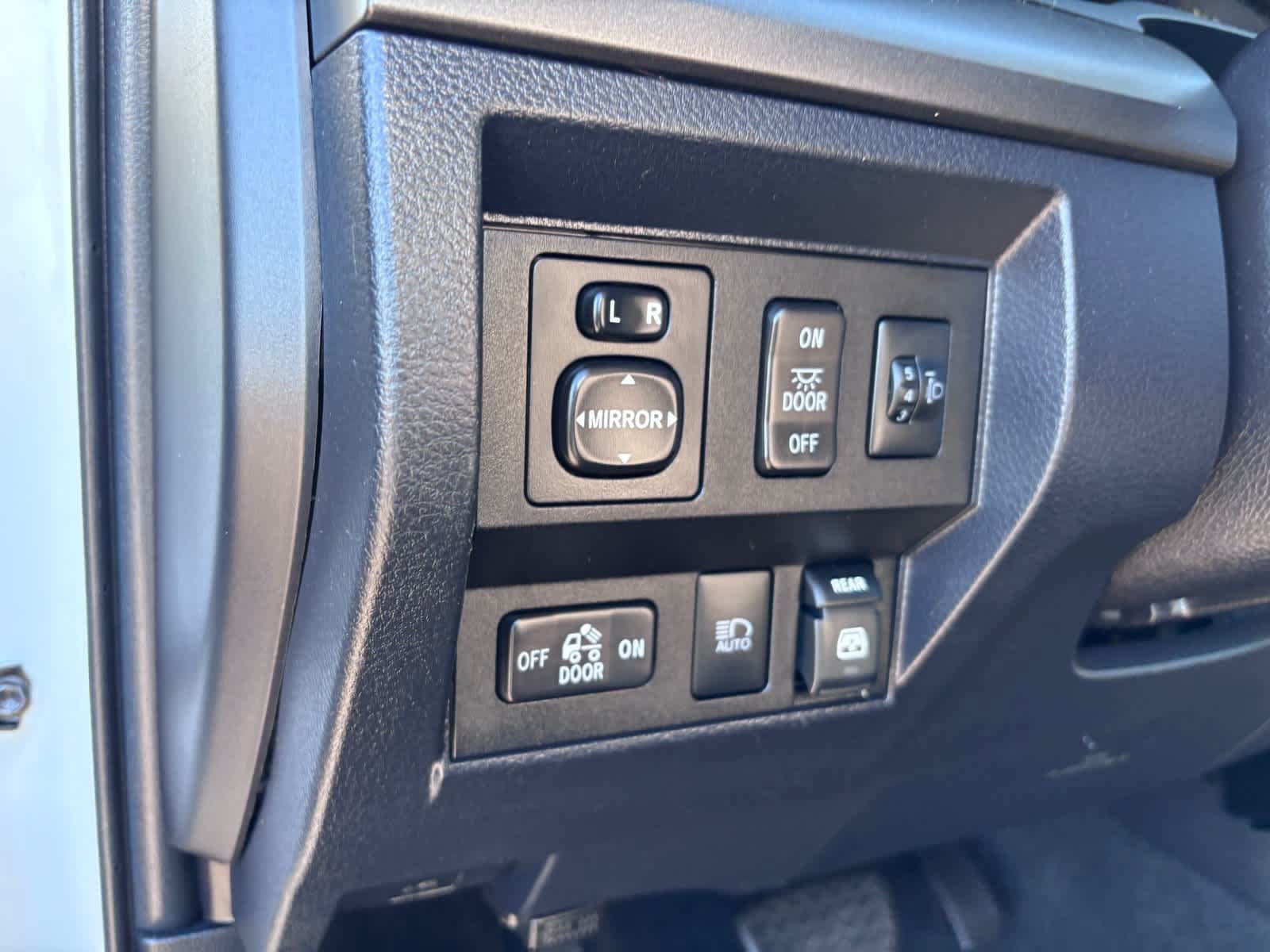 Used 2018 Toyota Tundra SR5 w/ SR5 Upgrade Package RWD image 17