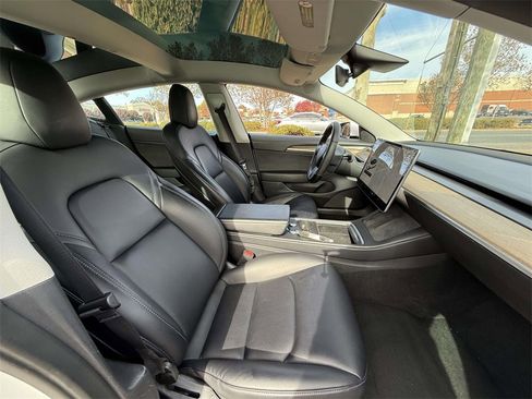 Used 2022 Tesla Model 3 image 9