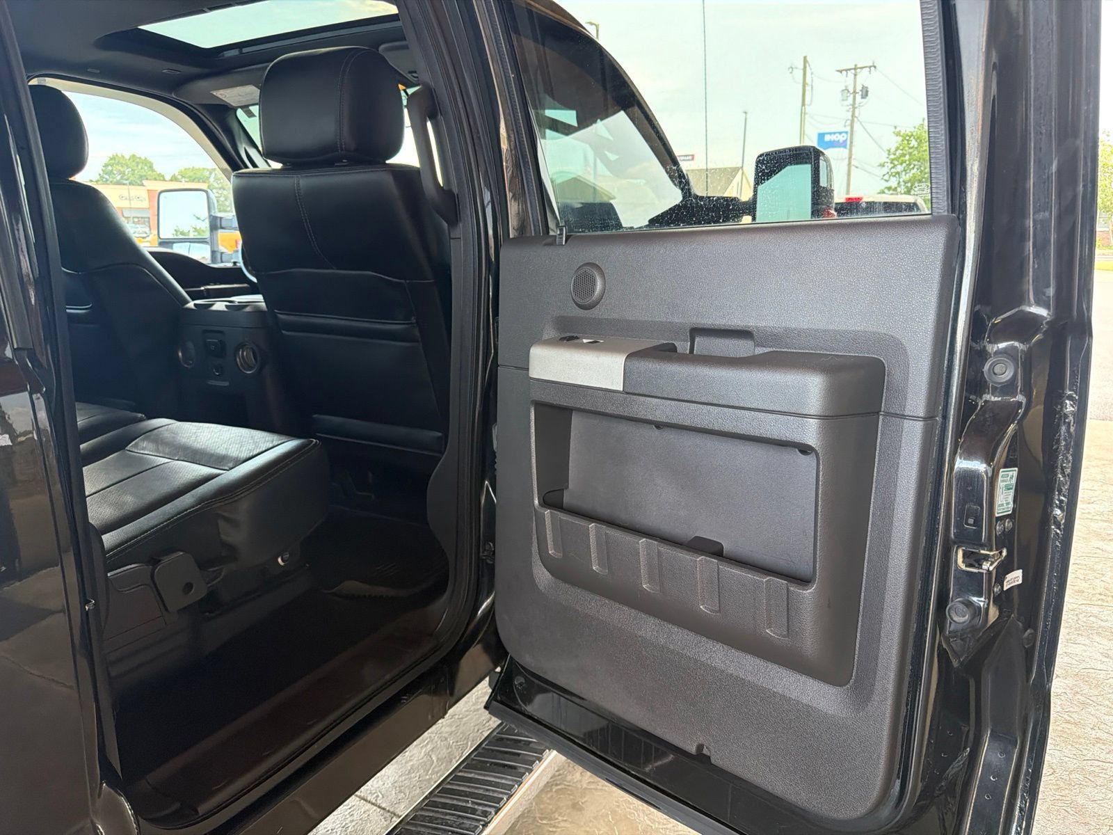 Used 2015 Ford F250 Lariat w/ Lariat Ultimate Package AWD/4WD image 4