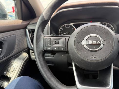 Used 2022 Nissan Rogue SV FWD image 11