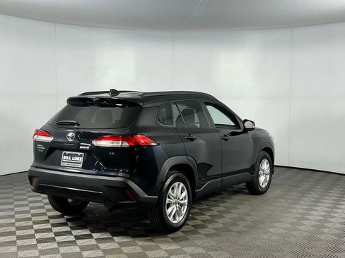 Used 2025 Toyota Corolla Cross LE image 7
