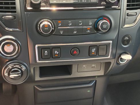Used 2023 Nissan Titan SV AWD/4WD image 32