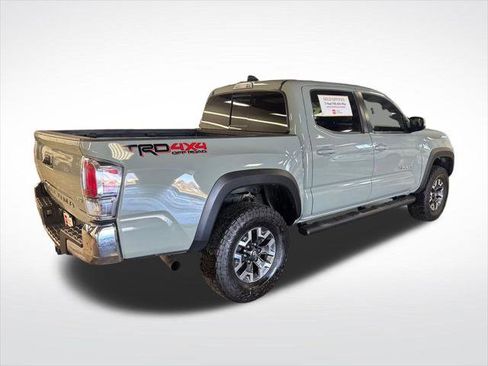 Certified 2022 Toyota Tacoma TRD Off-Road AWD/4WD image 5
