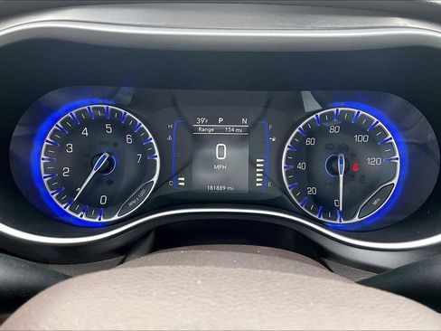 Used 2018 Chrysler Pacifica Touring-L image 19