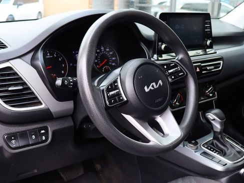 Used 2023 Kia Seltos LX AWD/4WD image 39