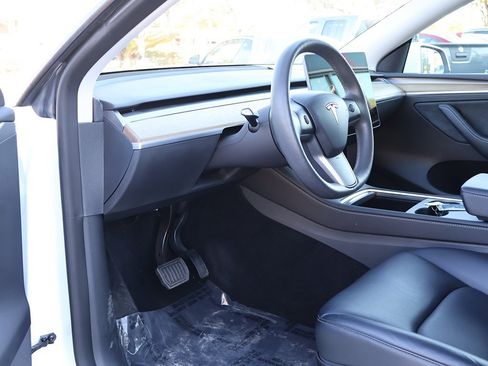 Used 2023 Tesla Model Y Long Range image 27