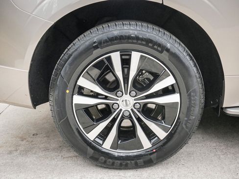 Used 2024 Volvo XC60 B5 Core image 13