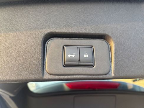 Used 2025 Nissan Rogue SV image 22