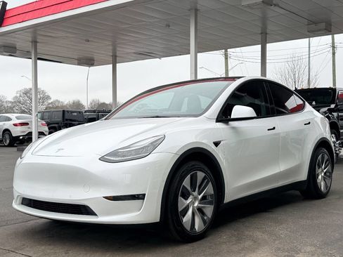 Used 2022 Tesla Model Y Long Range image 6