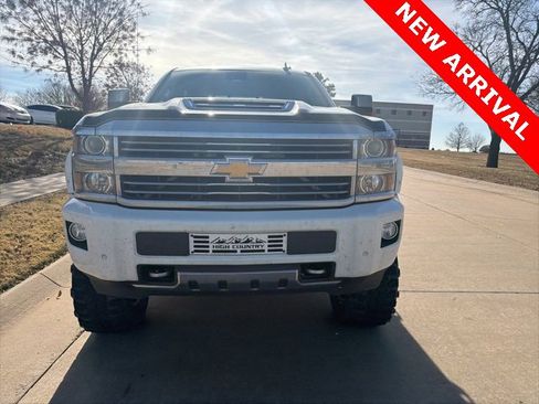 Used 2017 Chevrolet Silverado 2500 High Country w/ Duramax Plus Package image 8