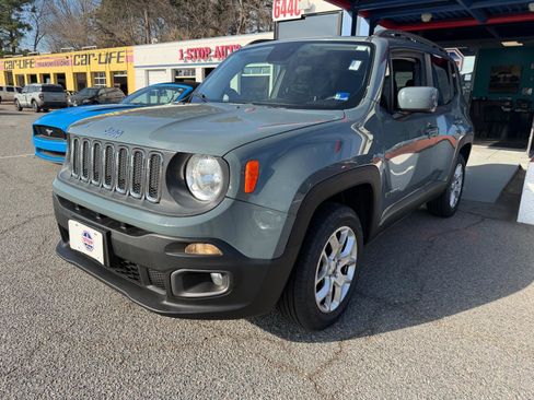 Used 2017 Jeep Renegade Latitude image 1