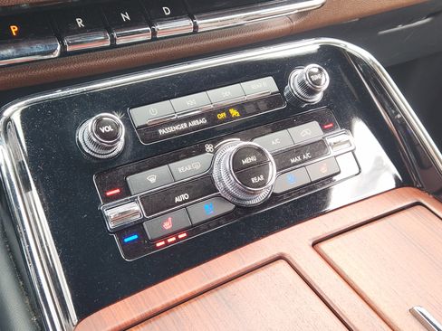 Used 2022 Lincoln Navigator Reserve image 22