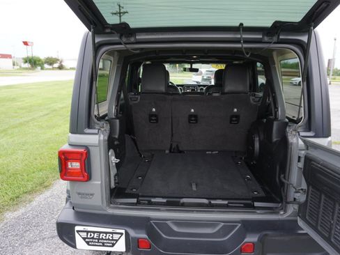 Used 2018 Jeep Wrangler Unlimited Sahara AWD/4WD image 23