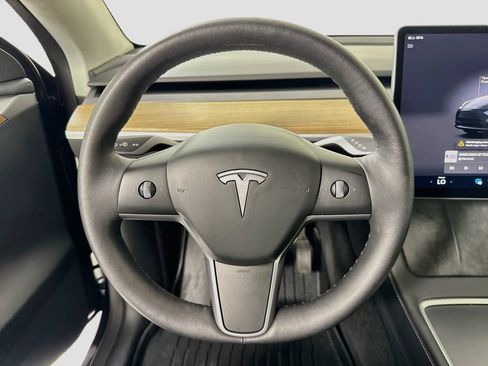 Used 2024 Tesla Model Y Long Range AWD/4WD image 11