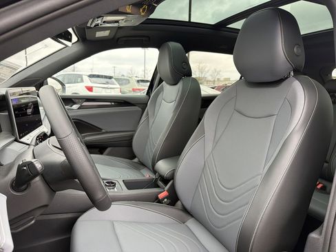 New 2026 Volkswagen Tiguan SE R-Line FWD image 12