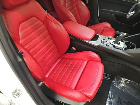 Used 2024 Alfa Romeo Giulia Veloce image 38