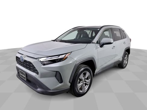 Used 2022 Toyota RAV4 XLE image 40
