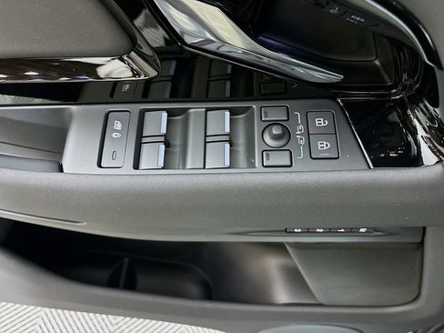 Used 2026 Land Rover Range Rover Evoque S AWD/4WD image 14