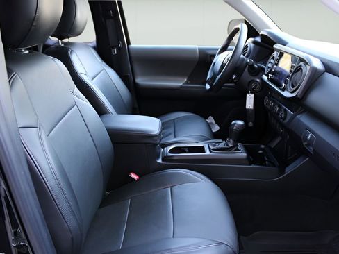 Used 2020 Toyota Tacoma SR w/ SX Package AWD/4WD image 20