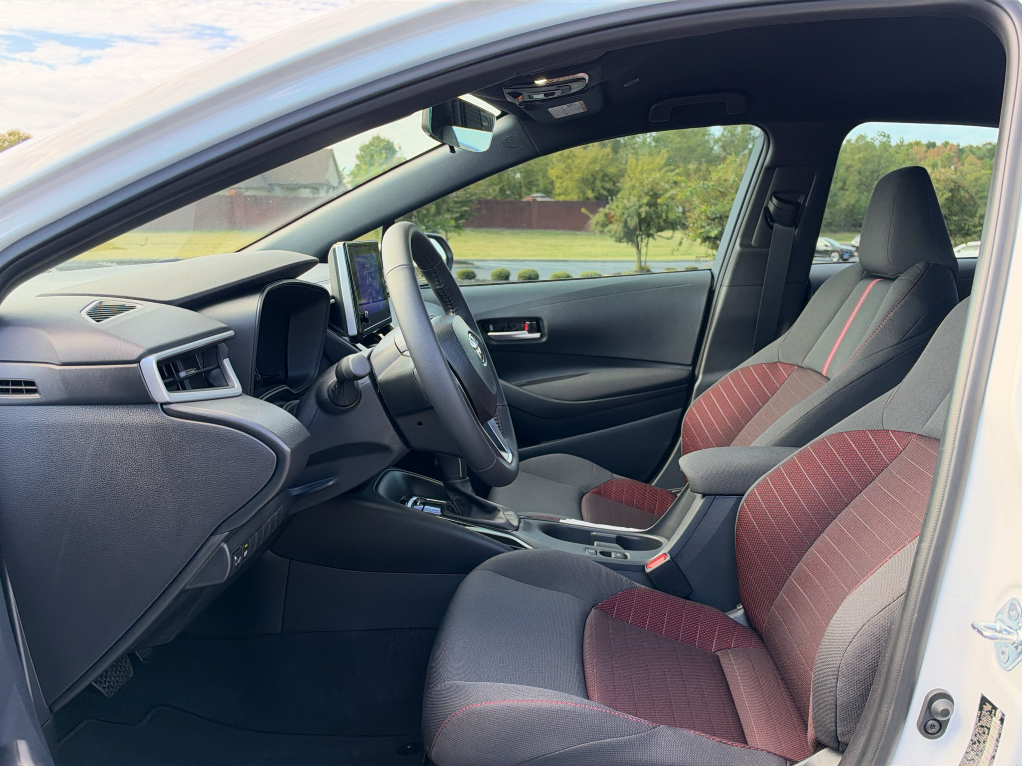 Used 2027 Toyota Corolla SE FWD image 11