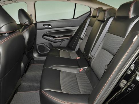 Certified 2024 Nissan Altima 2.5 SR image 10