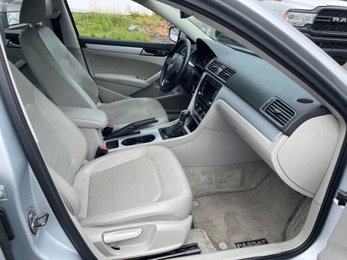 Used 2013 Volkswagen Passat 2.5 SE FWD image 25