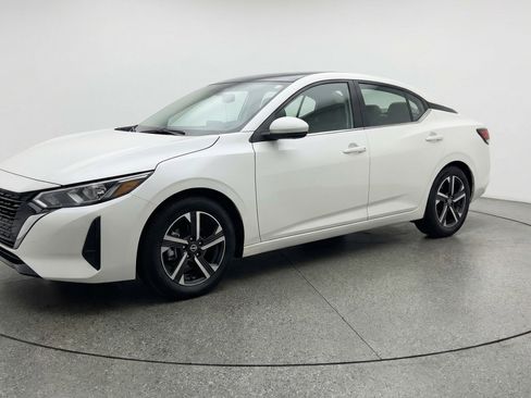 Used 2025 Nissan Sentra SV image 3