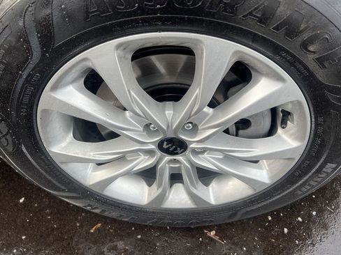 Used 2021 Kia Telluride LX image 38