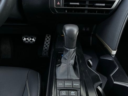 Used 2025 Toyota Camry SE image 24