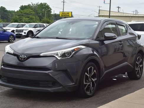 Used 2019 Toyota C-HR XLE FWD image 12