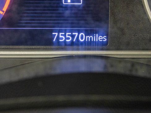 Used 2021 Nissan Versa SV image 31