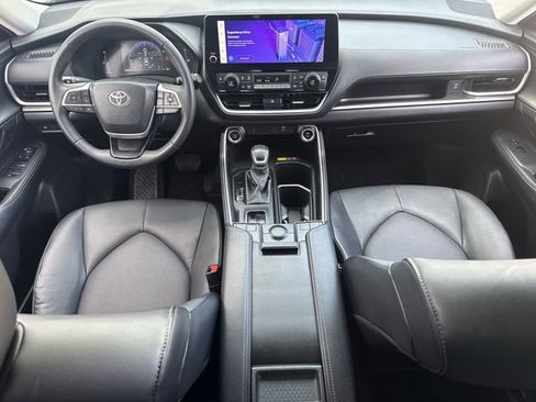 Used 2025 Toyota Grand Highlander XLE image 11