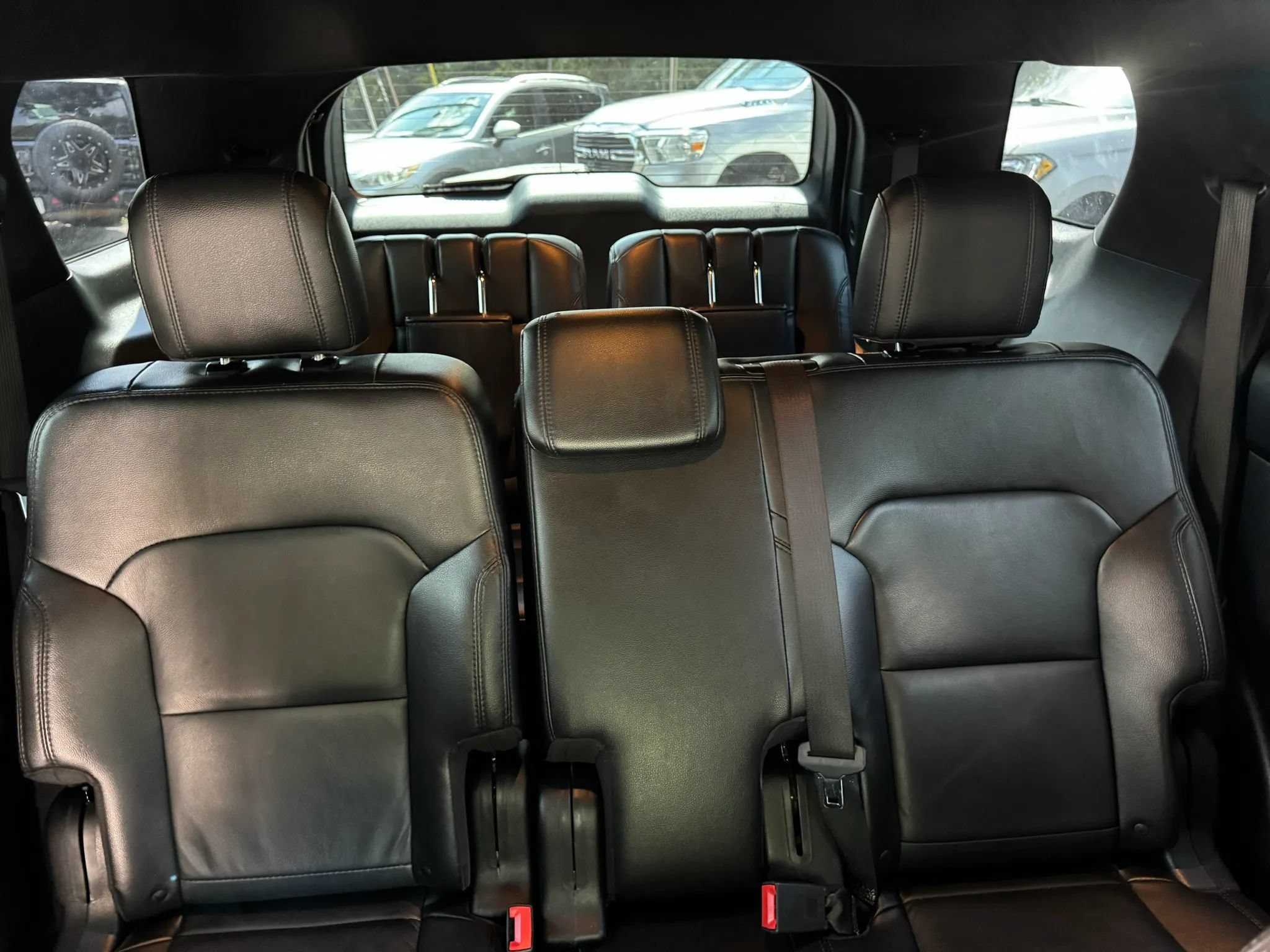 Used 2018 Ford Explorer XLT w/ Equipment Group 202A FWD image 28