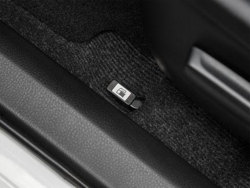 Used 2018 Toyota RAV4 Limited image 22