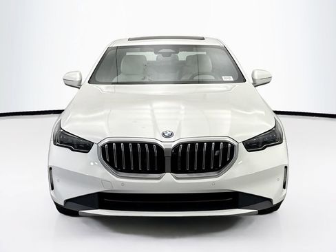 New 2026 BMW i5 eDrive40 w/ Premium Package image 2