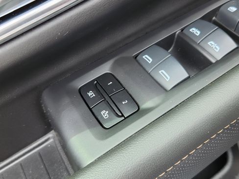 Used 2024 GMC Yukon AT4 w/ Technology Package AWD/4WD image 24