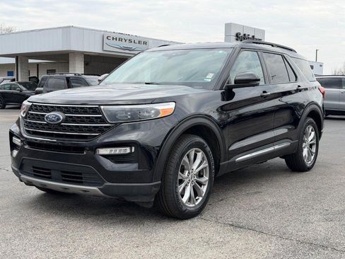 Used 2023 Ford Explorer XLT w/ Equipment Group 202A AWD/4WD image 8