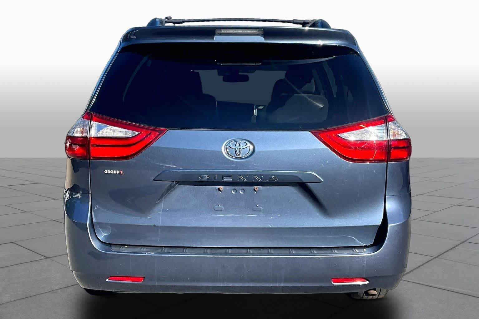 Certified 2017 Toyota Sienna LE FWD image 5