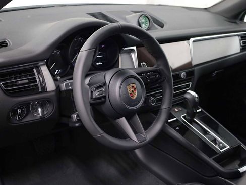 Certified 2026 Porsche Macan image 4