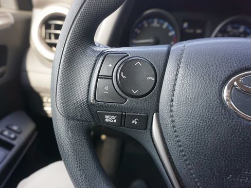 Used 2017 Toyota RAV4 LE FWD image 7