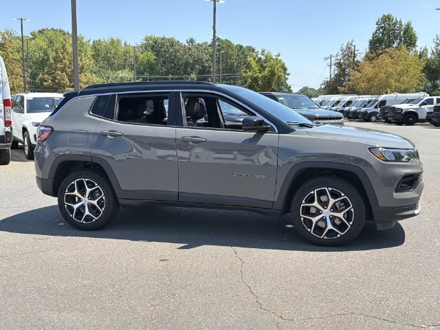Used 2024 Jeep Compass Limited AWD/4WD image 14