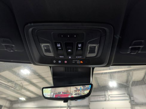 Used 2025 GMC Sierra 2500 AT4 w/ AT4 Premium Plus Package AWD/4WD image 13