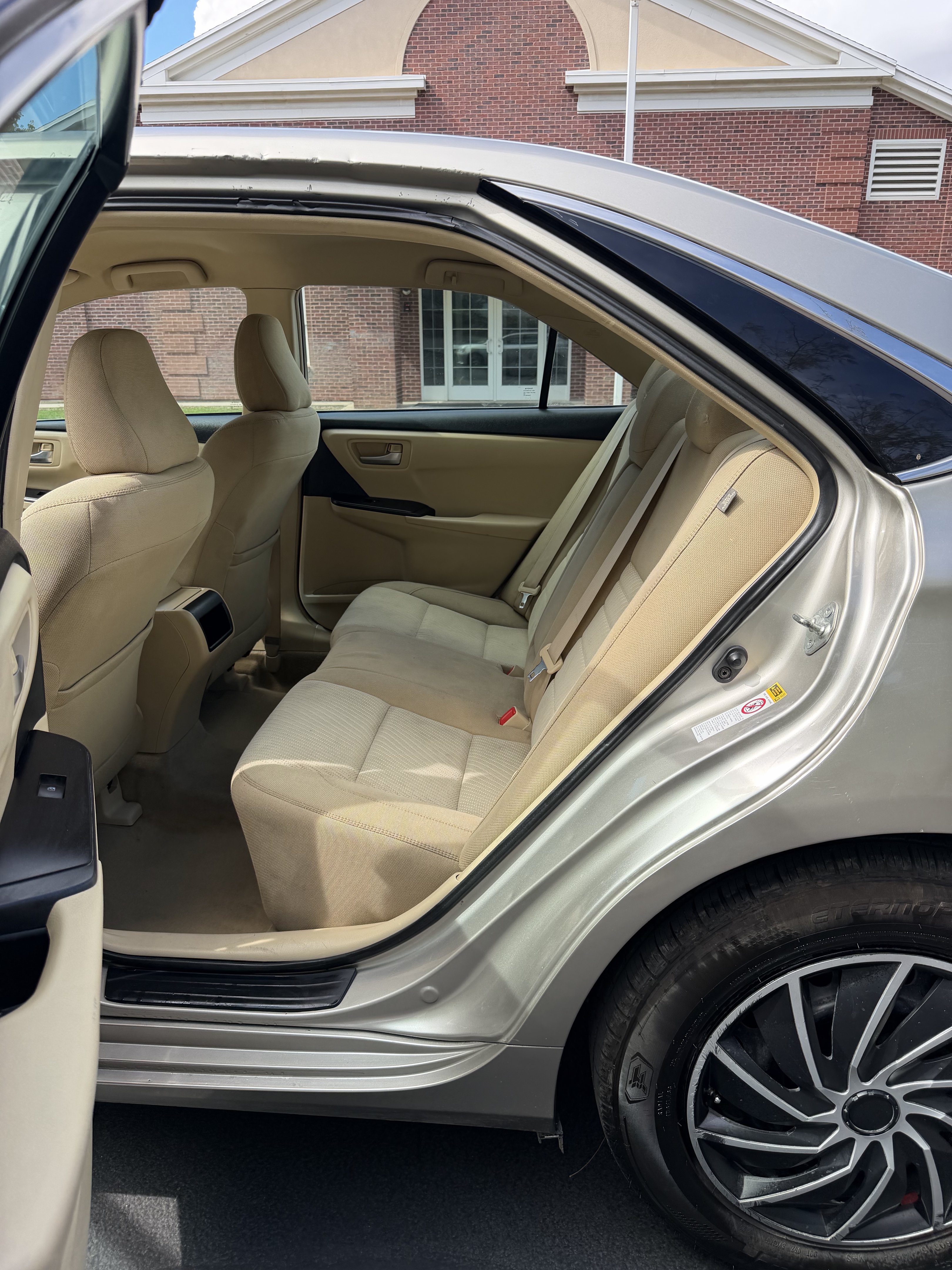 Used 2015 Toyota Camry LE FWD image 18