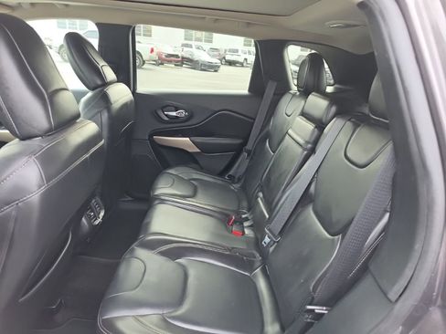 Used 2018 Jeep Cherokee Limited FWD image 29