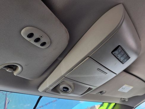 Used 2016 Chrysler Town & Country Touring w/ Driver Convenience Group FWD image 18