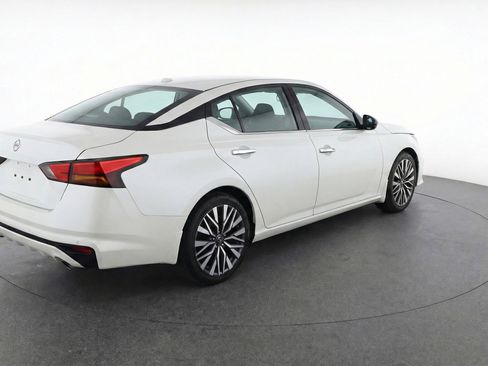 Used 2025 Nissan Altima 2.5 SV FWD image 9