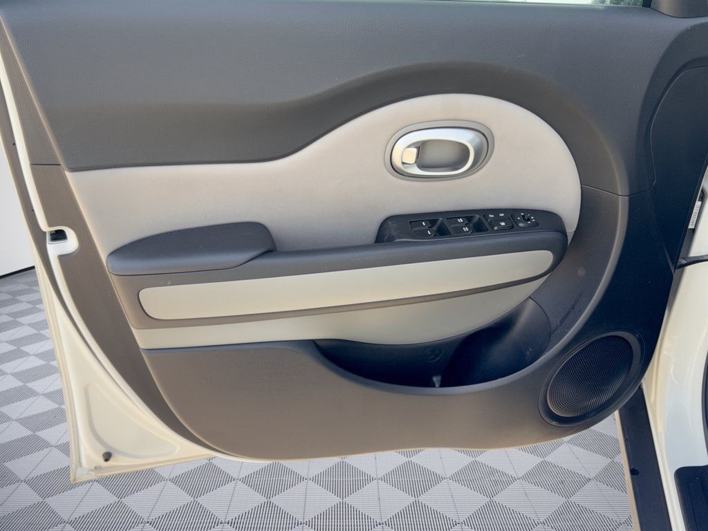 Used 2014 Kia Soul FWD image 14