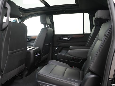 Used 2025 GMC Yukon XL Denali w/ Sun & Power Step Package AWD/4WD image 17