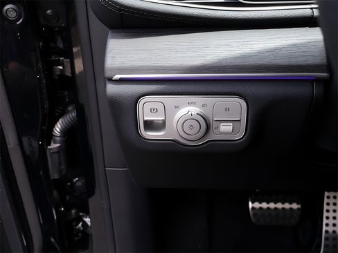 Certified 2025 Mercedes-Benz GLS 450 4MATIC image 38