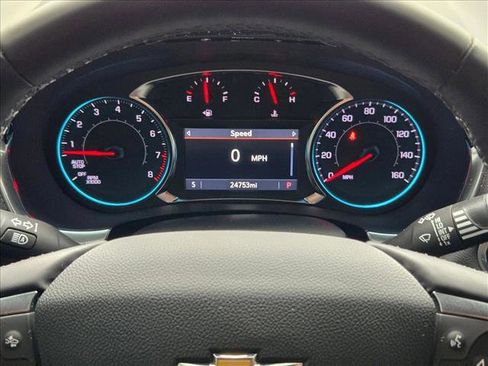 Used 2023 Chevrolet Traverse LT w/ Rear Camera Mirror Package image 7